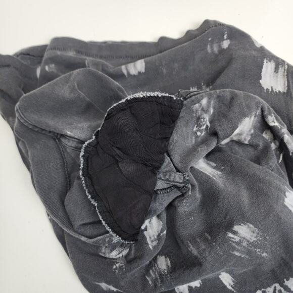 Vintage 80's Crop Top Faded Black w/ Paint Brush & Triangles Shoulder Pads Tee - Picture 4 of 4